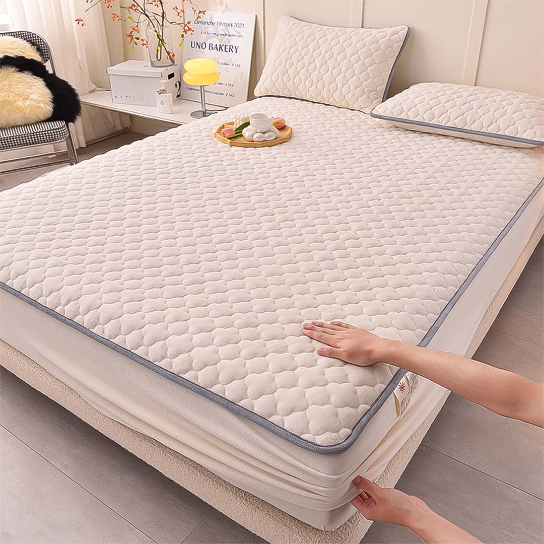 BCover70SOGA Beige 153cm Wide Mattress Cover Thick Quilted Fleece Stretchable Clover Design Bed Spread Sheet Protector with Pillow Covers05 • LUZ-BCover7005