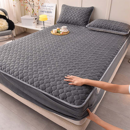 SOGA Grey 138cm Wide Mattress Cover Thick Quilted Fleece Stretchable Clover Design Bed Spread Sheet Protector with Pillow Covers • LUZ-BCover7001