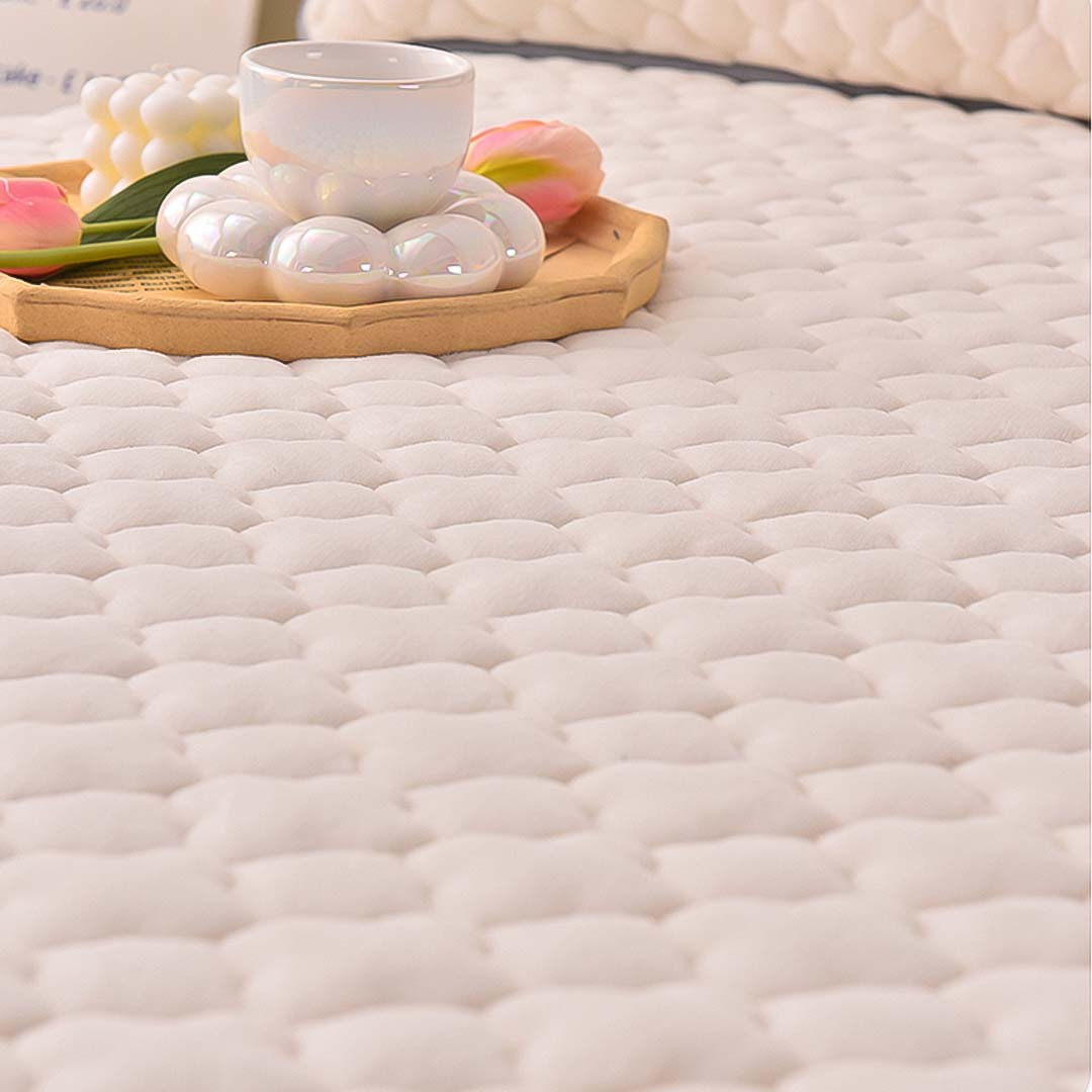 BCover70SOGA Beige 153cm Wide Mattress Cover Thick Quilted Fleece Stretchable Clover Design Bed Spread Sheet Protector with Pillow Covers05 • LUZ-BCover7005