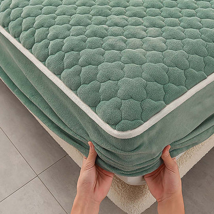 SOGA Green 153cm Wide Mattress Cover Thick Quilted Fleece Stretchable Clover Design Bed Spread Sheet Protector with Pillow Covers • LUZ-BCover7009