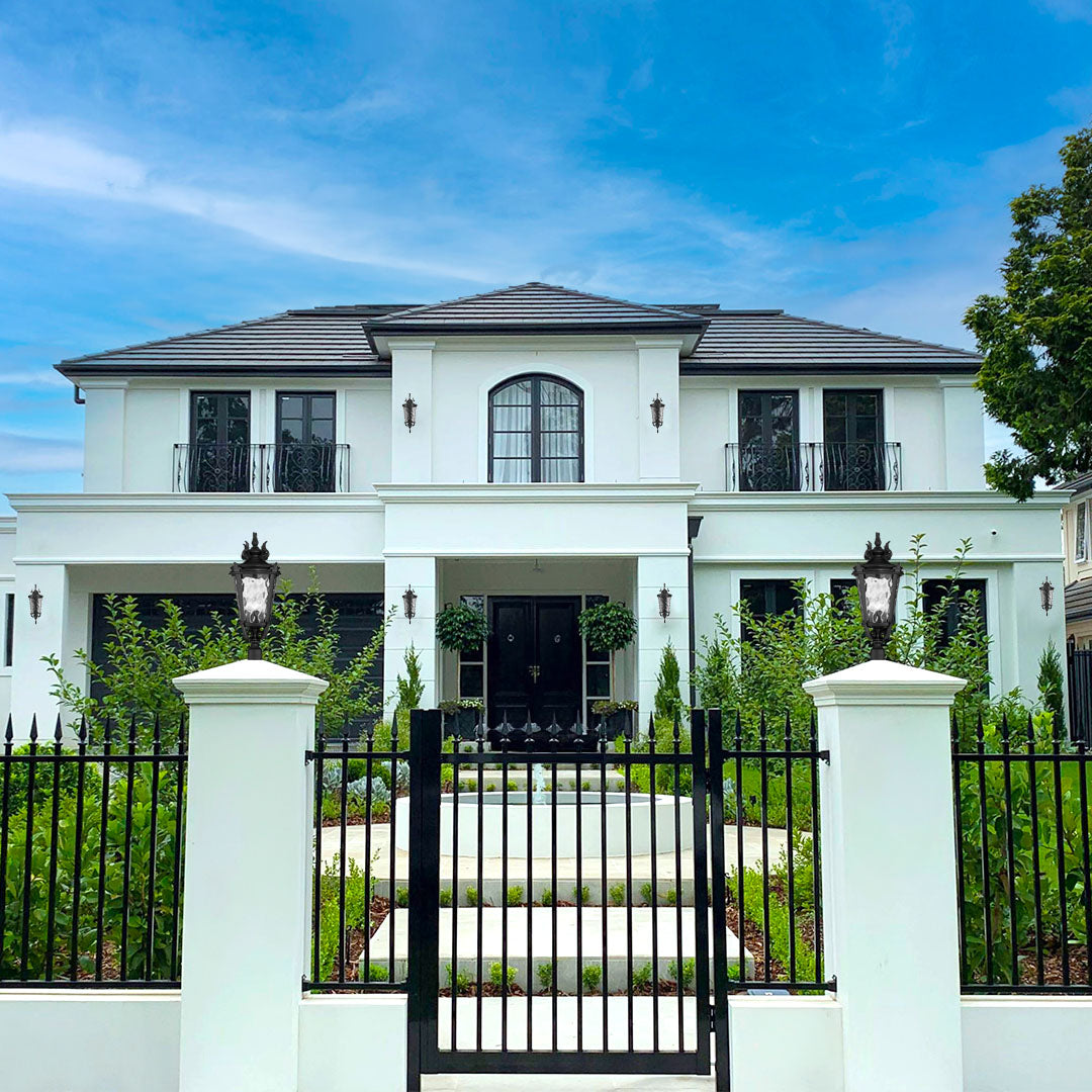 Vintage Lantern  63.5cm Outdoor Post Lantern Light Classic Charm Elegant Patio Antique Inspired Outdoor Lighting • LUZ-Lamp584StandMed