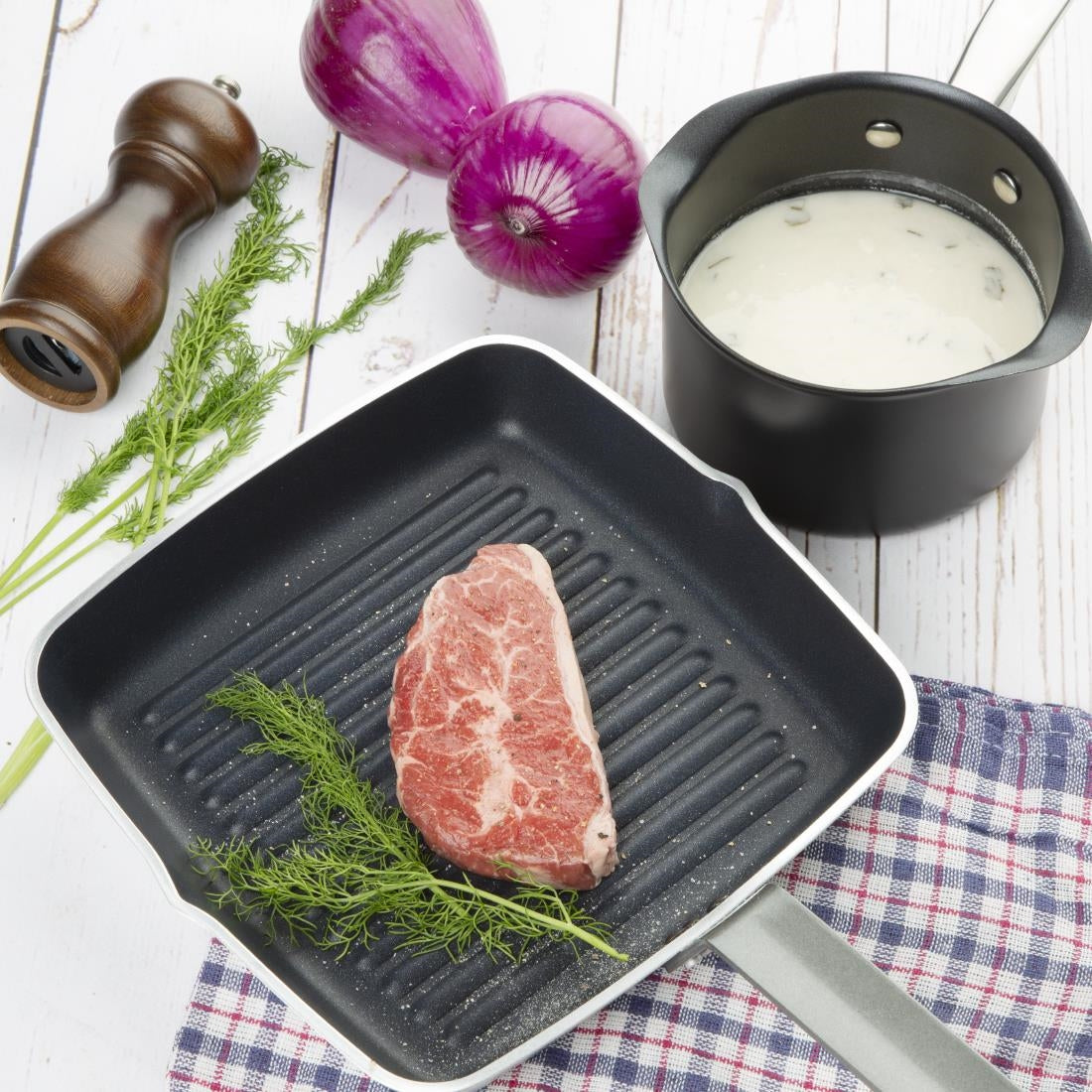 Vogue Aluminium Square Non-Stick Teflon Ribbed Skillet Pan 240mm • PAS-DL942