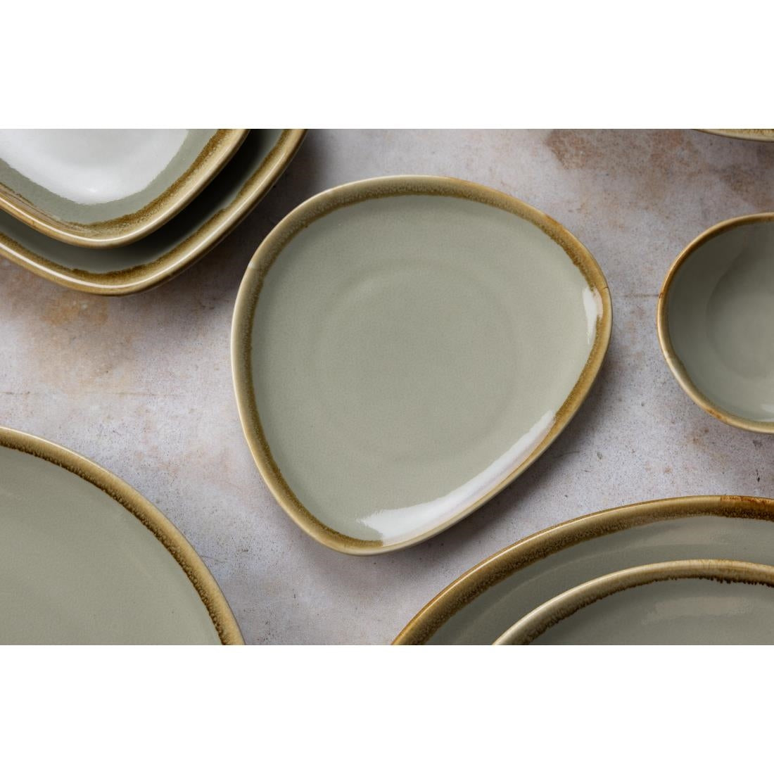 Olympia Kiln Moss Tri Plate - 230mm 9" (6 Pack) • PAS-GP473