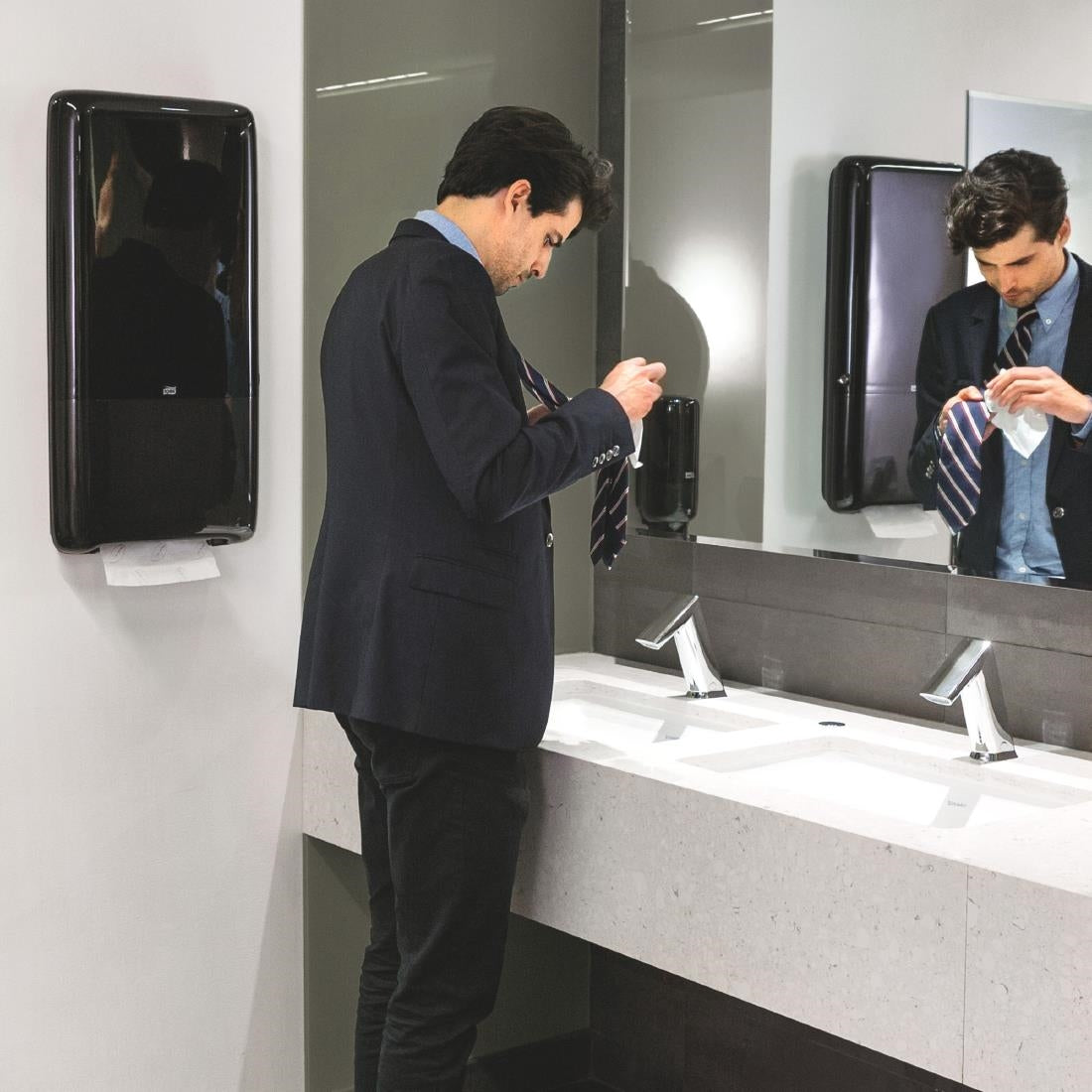 Tork PeakServe Continuous Black Hand Towel Dispenser H5 • PAS-JZ505