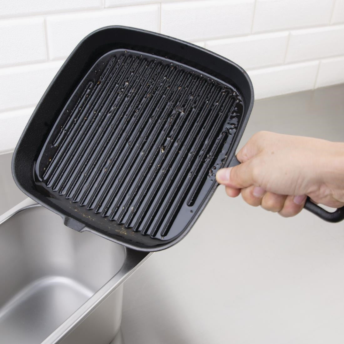 Vogue Square Cast Iron Ribbed Skillet Pan 241mm • PAS-M653